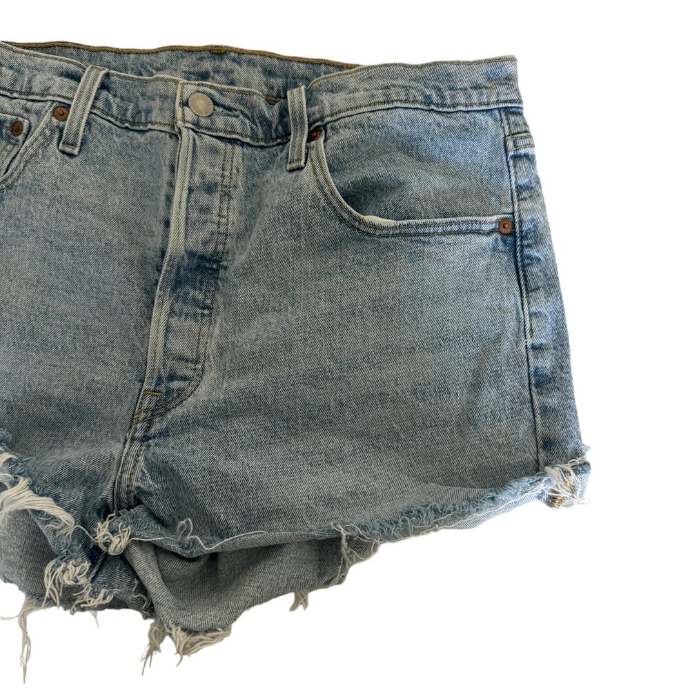 Levi's 501 Shorts Women's 32 Denim Cut Off Raw Hem Distressed - Picture 2 of 8